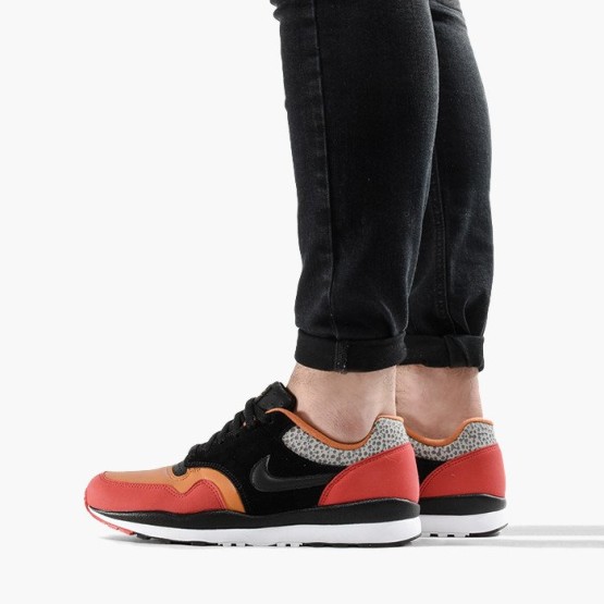 נעליים נייק לגברים Nike Air Safari SE  - כתום/שחור