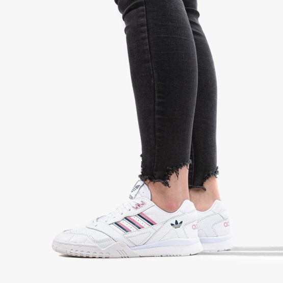 נעליים Adidas Originals לנשים Adidas Originals  A.R. Trainer  - לבן/ורוד