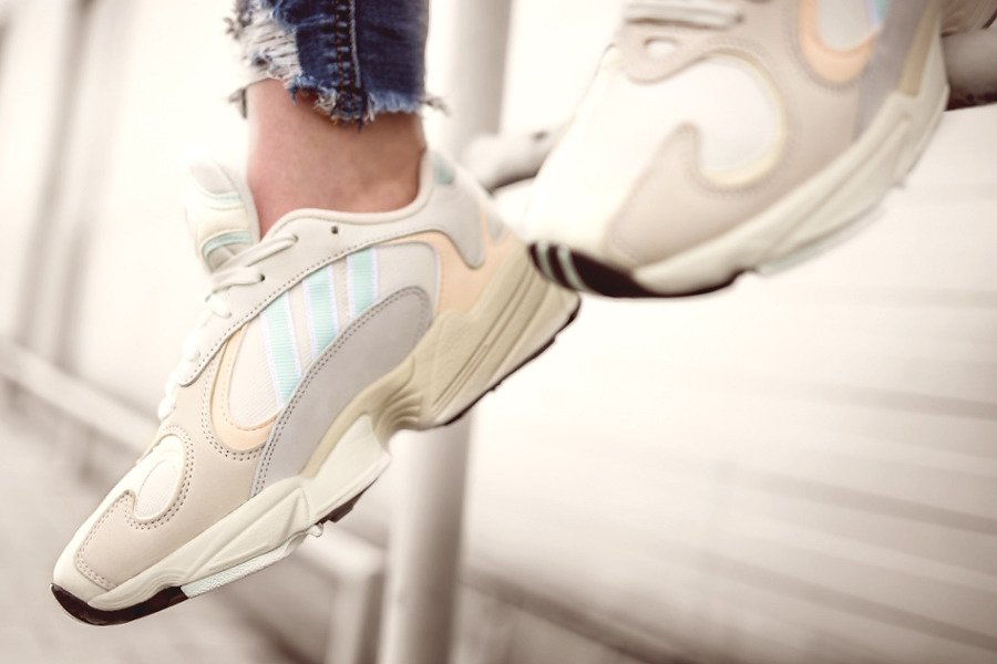 נעלי סניקרס לנשים, Adidas Originals Yung-1 צוברים נקודות משלוח