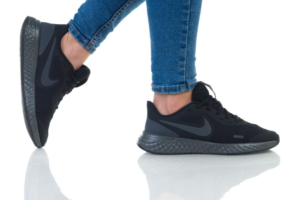 ladies nike revolution 5 black