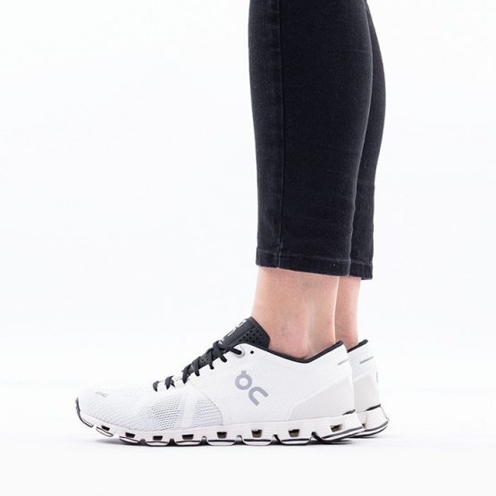 נעלי ריצה און לנשים On Running Running Cloud X - לבן