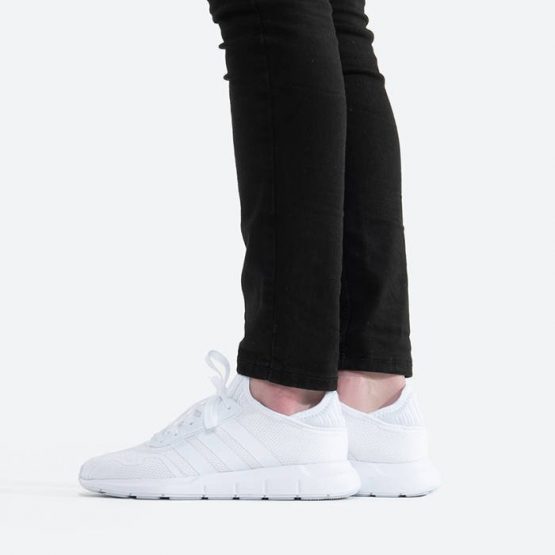 נעלי סניקרס אדידס לנשים Adidas Originals Swift Run X - לבן