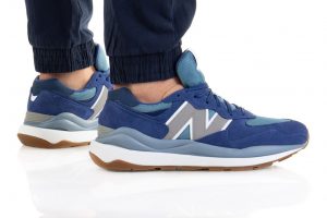 נעלי סניקרס ניו באלאנס לגברים New Balance M574 - תכלת/כחול