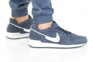נעלי סניקרס נייק לגברים Nike VENTURE RUNNER SUEDE - כחול נייבי