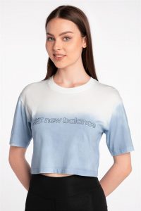 חולצת T ניו באלאנס לנשים New Balance CROP TOP TYPE - לבן/כחול