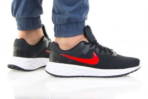 נעלי סניקרס נייק לגברים Nike REVOLUTION 6 NN - שחור