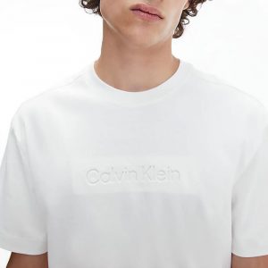 חולצת T קלווין קליין לגברים Calvin Klein Comfort Debossed Logo - לבן