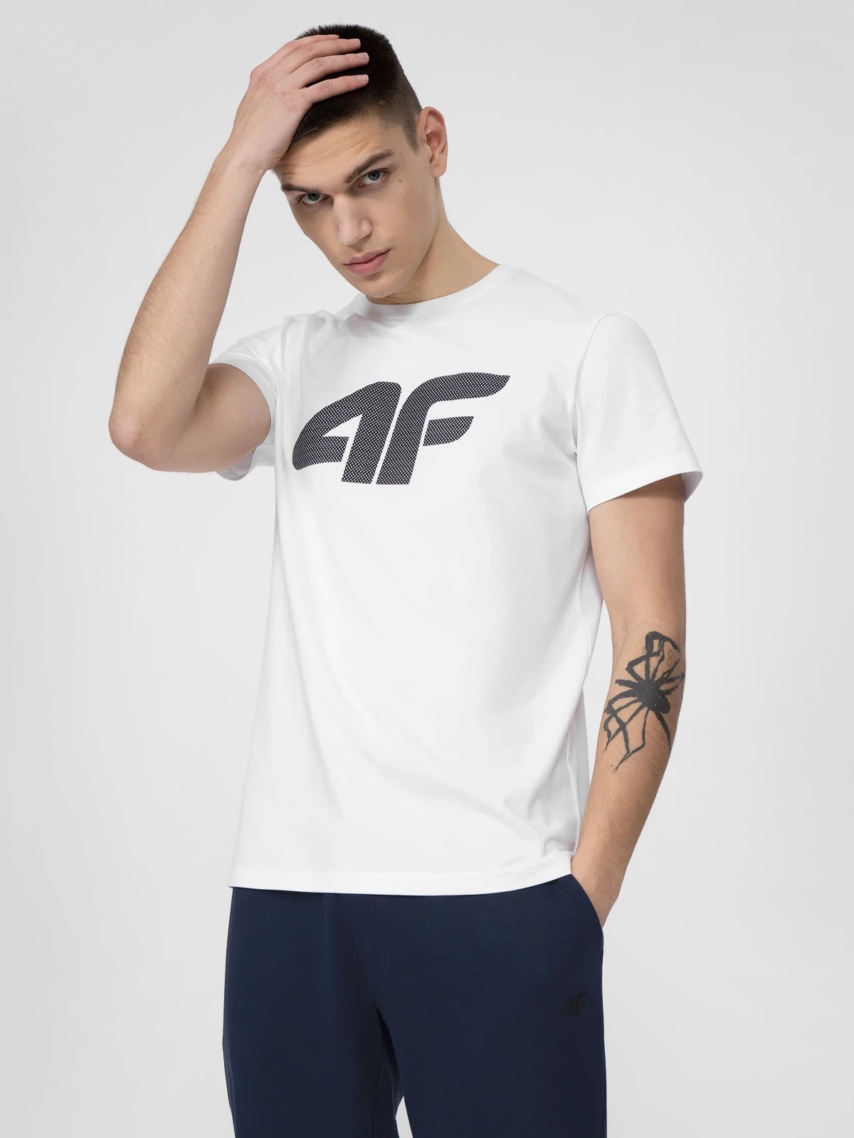 חולצת T פור אף לגברים 4F REGULAR T-SHIRT WITH A MEN'S PRINT - לבן