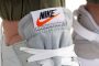 נעלי סניקרס נייק לגברים Nike WAFFLE DEBUT - אפור/לבן