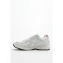 נעלי סניקרס ניו באלאנס לנשים New Balance M200 - לבן/כתום