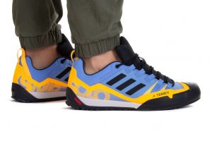 נעלי טיולים אדידס לגברים Adidas Terrex Swift Solo 2 - כחול/צהוב