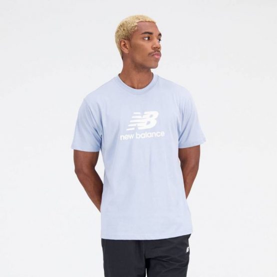 חולצת טי שירט ניו באלאנס לגברים New Balance Essentials Stacked Logo - כחול
