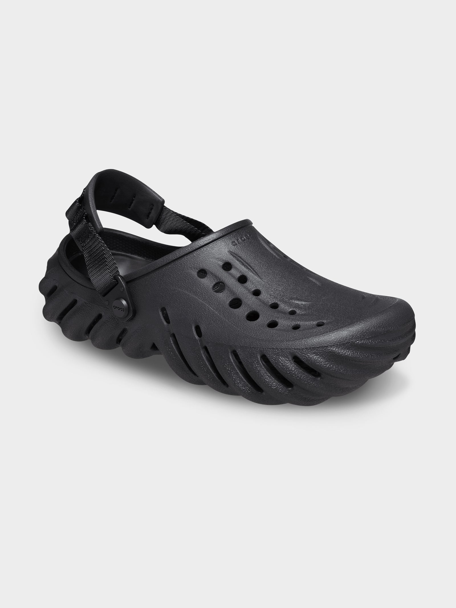 סנדלים קרוקס לנשים Crocs Echo Clog - שחור מלא+