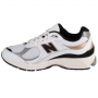 נעלי סניקרס ניו באלאנס לגברים New Balance M2002 - לבן/שחור