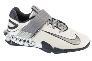 נעלי אימון נייק לגברים Nike Savaleos SE - לבן/כסף