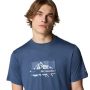 חולצת טי שירט קולומביה לגברים Columbia  Kwick Hike Graphic SS Tee  - כחול ג'ינס