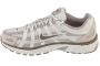 נעלי סניקרס נייק לנשים Nike  W P-6000 - לבן/חום בהיר