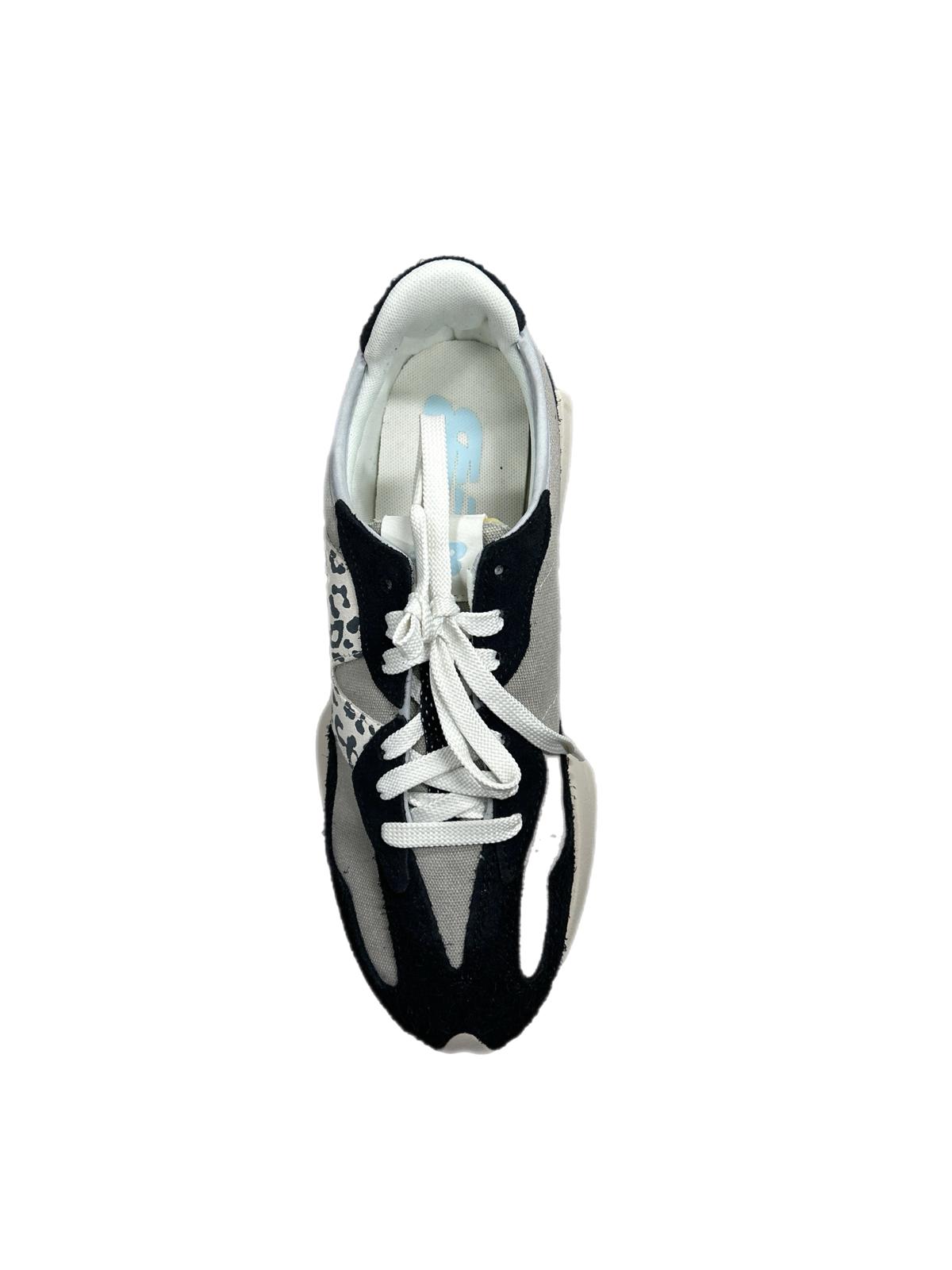 נעלי סניקרס ניו באלאנס לנשים New Balance 327 - שחור/אפור