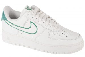 נעלי סניקרס נייק לגברים Nike  Air Force 1 07 LV8 - לבן/ירוק